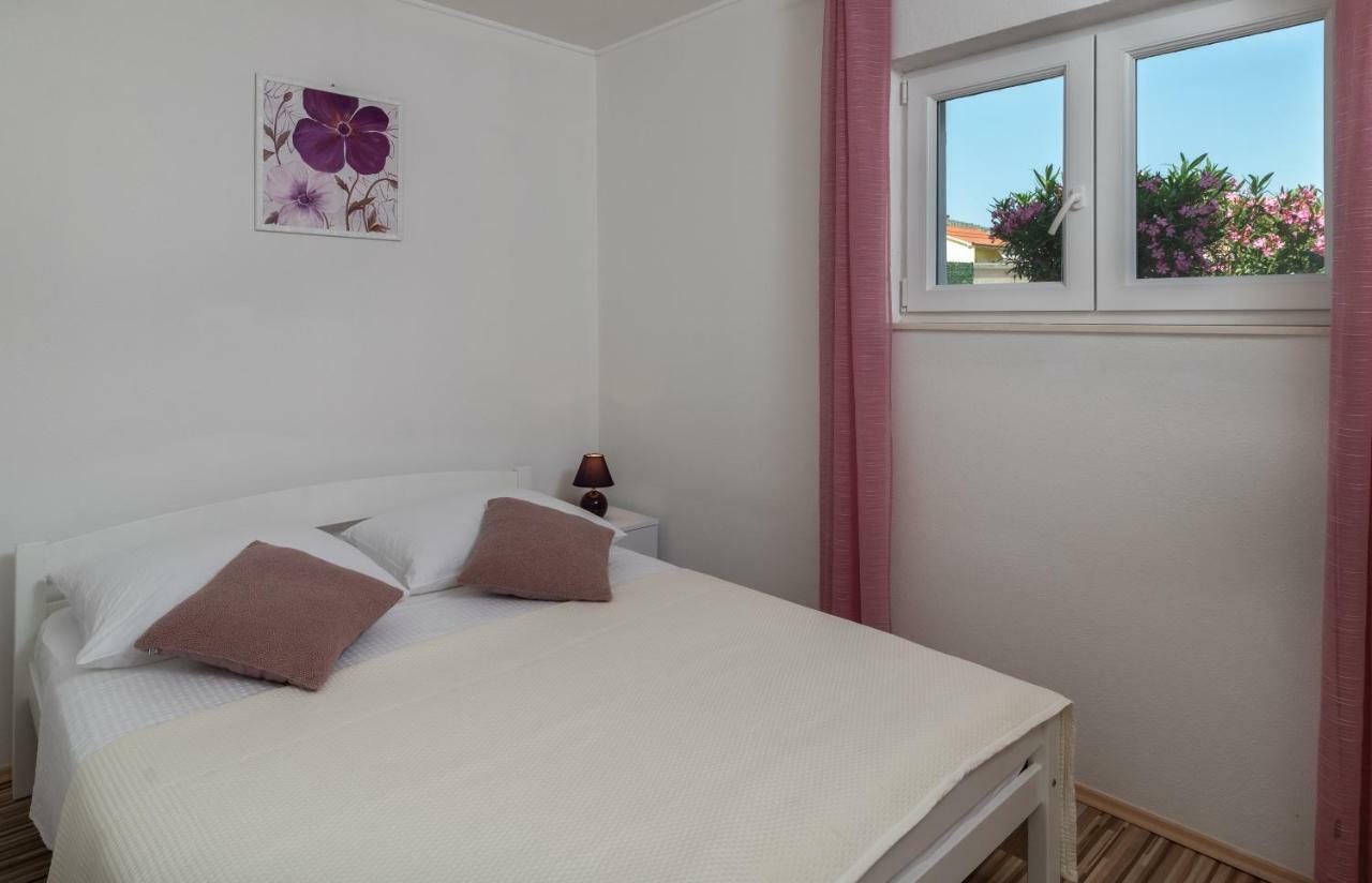Apartment Nives Trogir Exterior foto