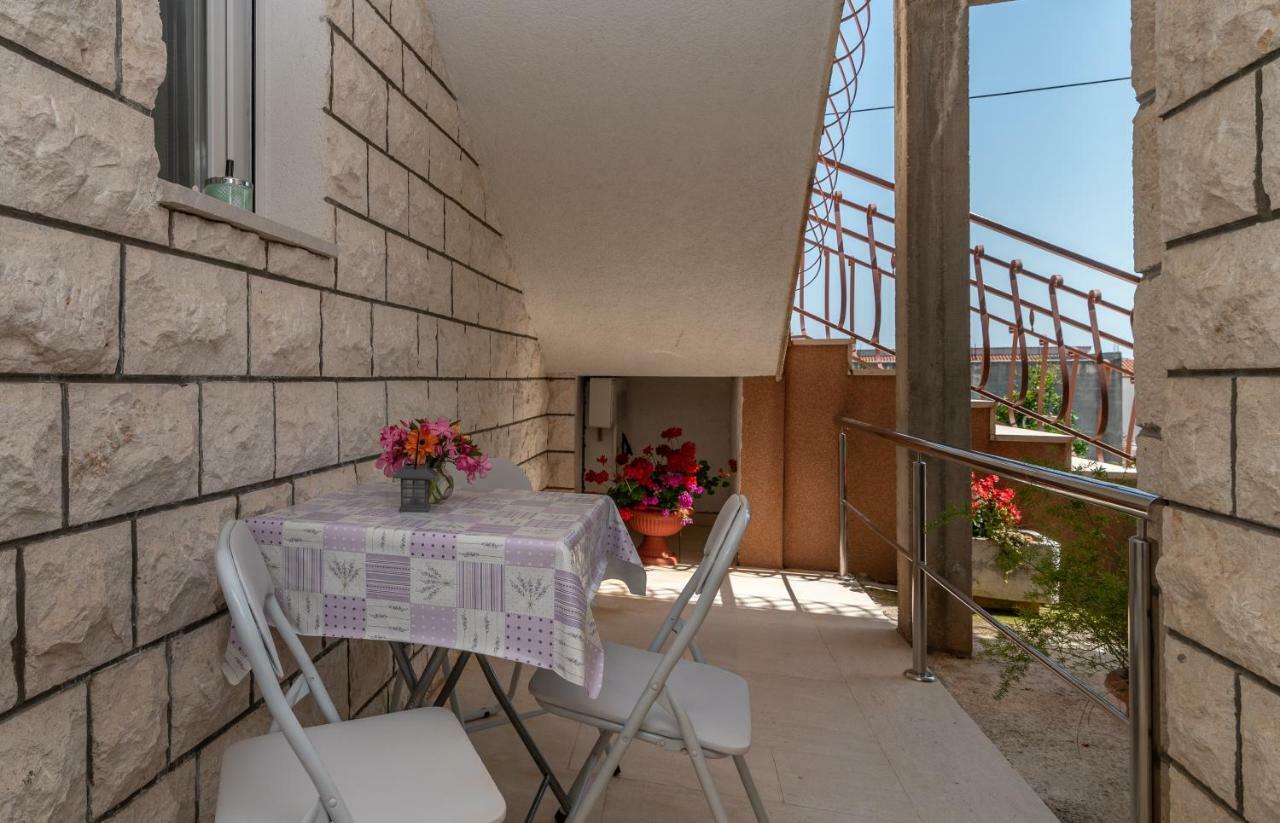 Apartment Nives Trogir Exterior foto