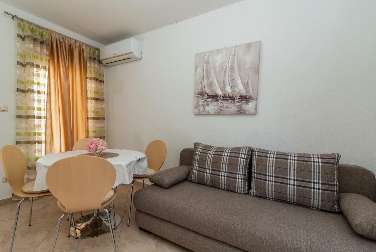 Apartment Nives Trogir Exterior foto
