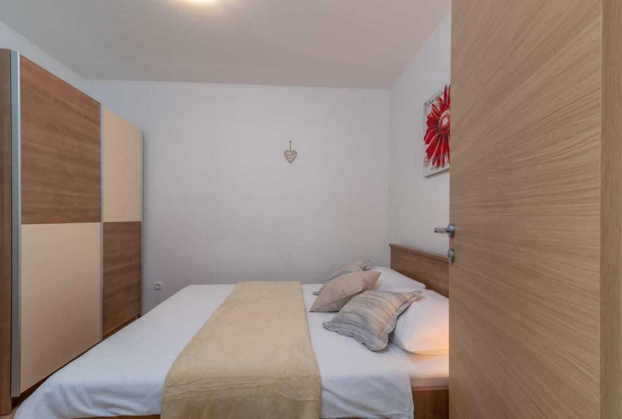 Apartment Nives Trogir Exterior foto