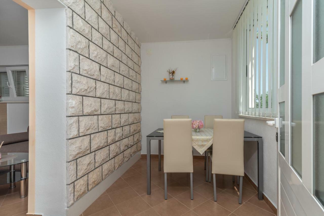 Apartment Nives Trogir Exterior foto